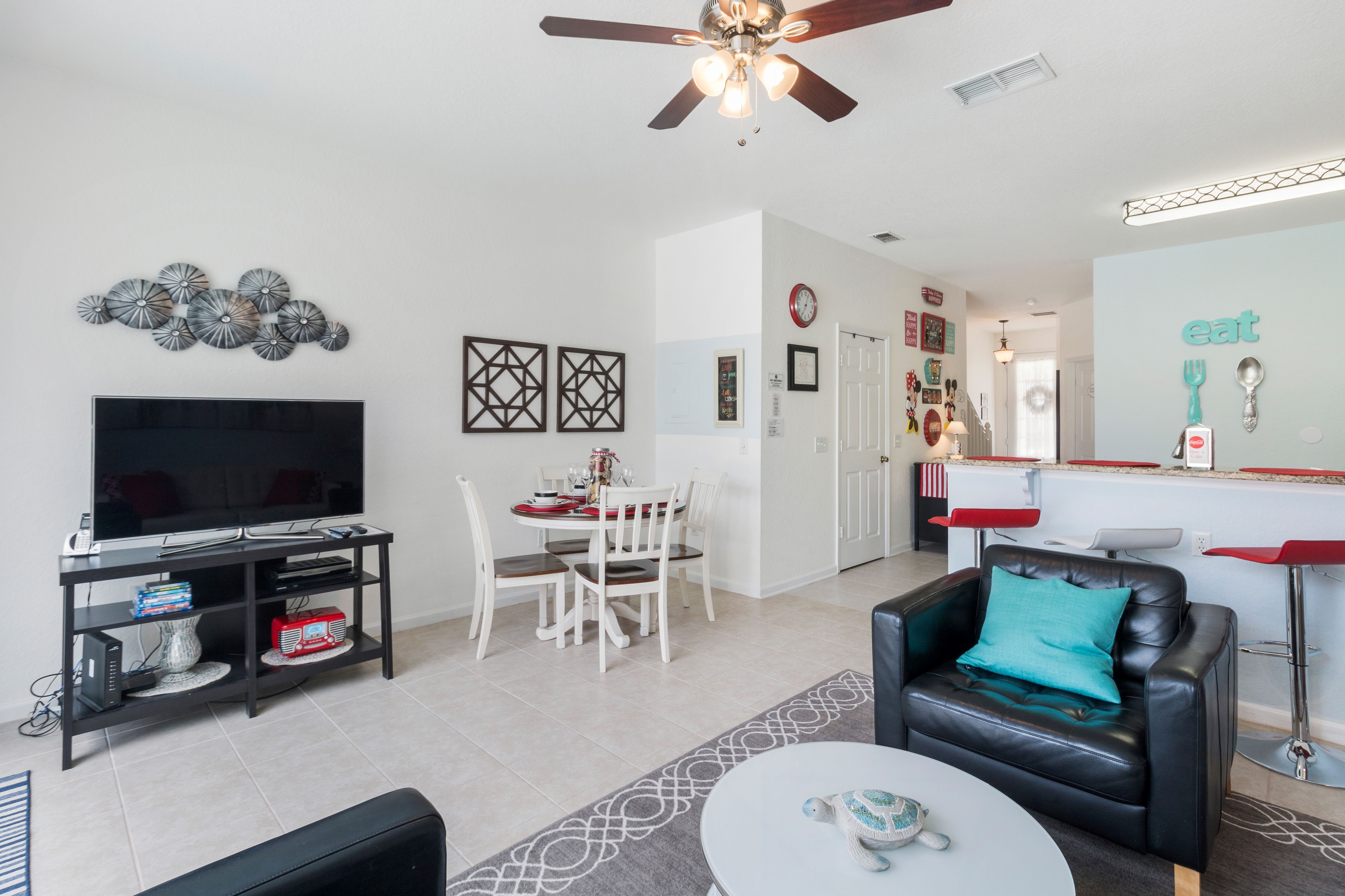 Silver Spoon House > Windsor Hills Official Rentals